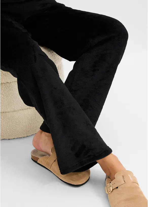 Loungewear kosedress i myk fleece med broderi, bonprix