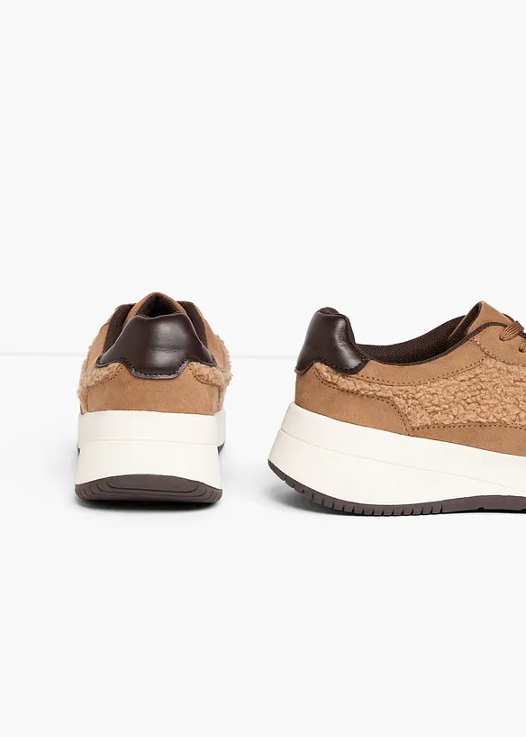 Chunky sneakers med fuskepels, bonprix