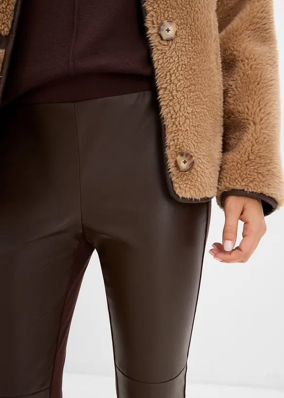 Leggings i imitert skinn med innsnitt med kneet, bonprix