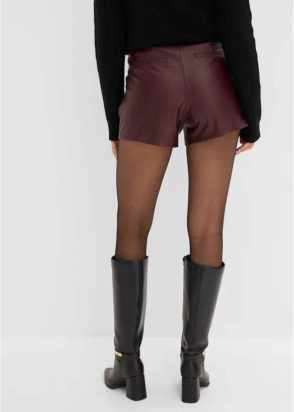 Kort shorts i imitert skinn, bonprix