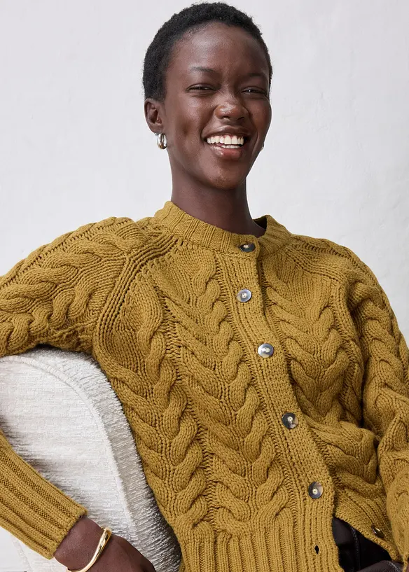 Kabelstrikket cardigan med fin merinoull, bonprix