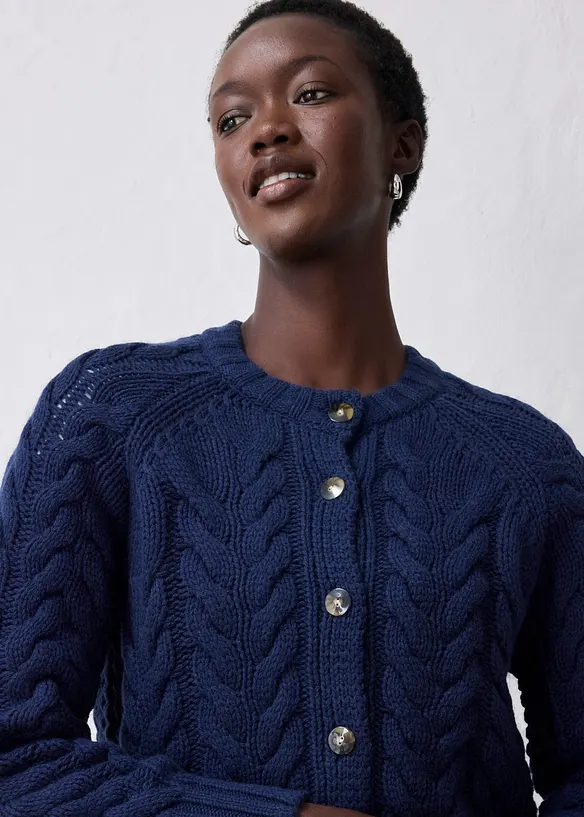 Kabelstrikket cardigan med fin merinoull, bonprix