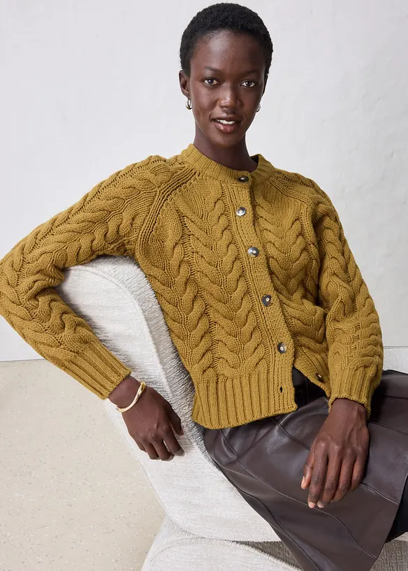 Kabelstrikket cardigan med fin merinoull, bonprix