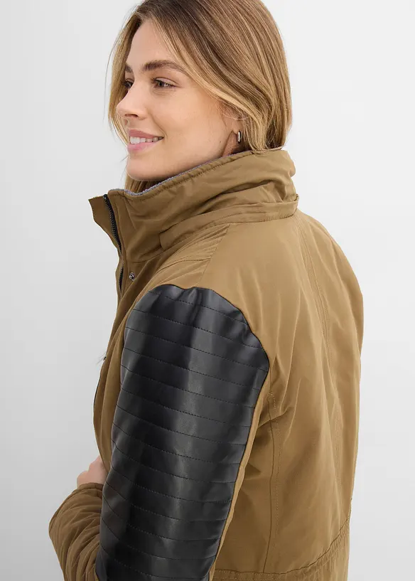 Parkas med innfellinger i imitert skinn, bonprix